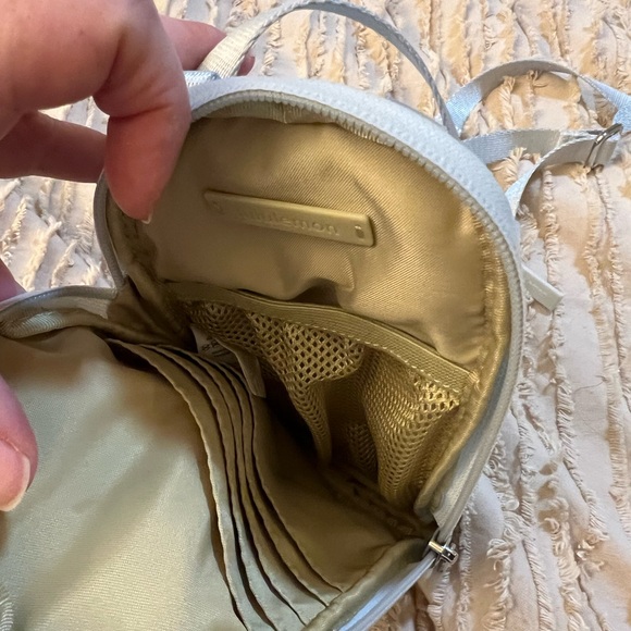 Authentic LuLu Lemon crossbody . Excellent condition. Mint color . - Picture 2 of 4